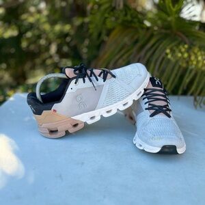 On Cloud Running Shoes Womens Size: 9